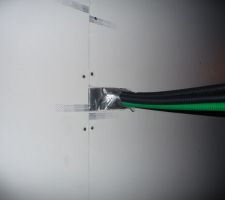 Pose du placo et de la membrane etanche BBC
detail du passage de plusieurs cable au travers de la membrane etanche