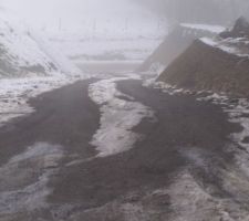 Le chemin d'acc&egrave;s vu d'en haut.