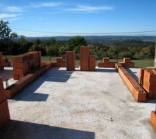 Pose de la 1ere rangée des briques monomur