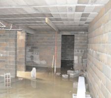 Sous sol avec vue sur la future salle de cin&eacute;ma au fond