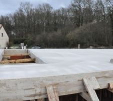 Dalle &eacute;tage coul&eacute;e