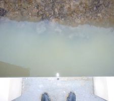Eau autour de la construction