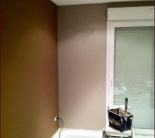 Peintures en cours dans la chambre du bas.