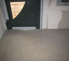 Jour important sous la porte d'entr&eacute;e 2