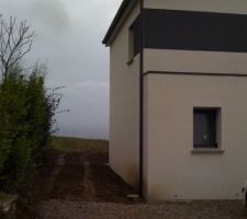 Goutière enfin installé mais enduit pas nettoyé