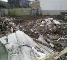 La démolition se finalise, bientôt ils s'attaquent au trou de la fondation