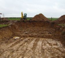 Apres quelques heures au manettes d'une pelle de 7.5tonnes, &ccedil;a a bien pris forme.