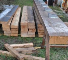 Piece de bois en attente de pose / section