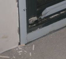 Les déperditions de chaleur ne sont pas uniquement en dessous mais aussi sur les côtés des baies