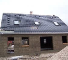 Sur la photo il manque des tuiles!!!!!!!!mais c'est belle et bien terminé!!!!!!!