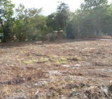 Le terrain est nettoyé et désouché