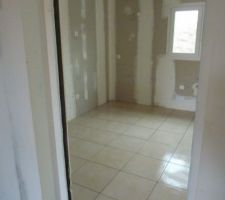 Pose du carrelage 45*45 dans la cuisine bis