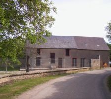Photo prise lors de la visite
toiture ardoise naturel a gauce et fibro a droite