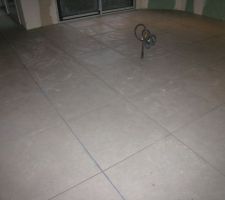 Le joint de dilatation entre le s&eacute;jour et la cuisine