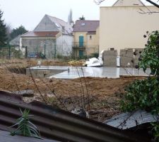 Le voisin nous guette...