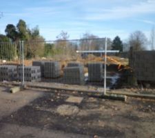 La neige a enfin fondu et le redoux arrivant, la construction peut reprendre