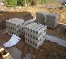 11 palettes en tout (9 parpaings creux   2 parpaings de chainage)