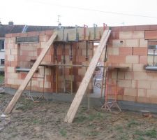 Poutre cintrée du porche coulée