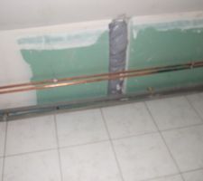 Pose du tuyau de la vmc dans la salle de bain de l'&eacute;tage : bonjour le pont thermique !!!!!