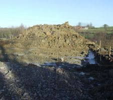 Nous y voila avec du retard mais la meteo ne nous a pas aid&eacute;  les fondations sont coule ........