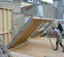 Mais c'est moi qui porte toute la structure la c'est vide avec la baie et la porte chez vous !!!