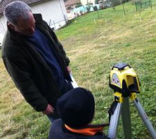 On sort le vrai matos : niveau laser.