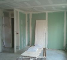 Vue sur le salon (prise dans la salle &agrave; manger