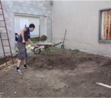 Là mon homme creuse pour couler la dalle de l'extension! Durdur!