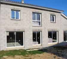 En hiver, pleins de soleil dans la maison! on voit l'ombrage du voisin.