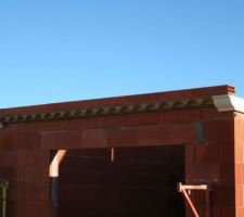 G&eacute;noises garage, porche et terrasse couverte.