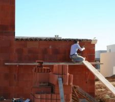 G&eacute;noises garage, porche et terrasse couverte.