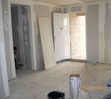 Les joints sont en cours !!! d&eacute;but &eacute;galement de l'&eacute;lectricien !!!