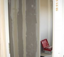 Dressing et entr&eacute;e de la chambre 1