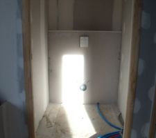 Placo sur le WC suspendu offert par le constructeur