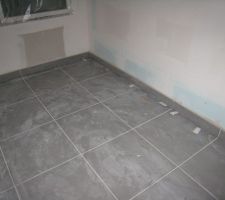 Pose des plinthes ds cellier