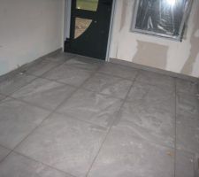 Pose des plinthes dans hall d'entr&eacute;e 2