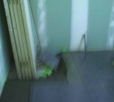 Chape,d&eacute;but carrelage et r&eacute;servation douche sdb &eacute;tage.