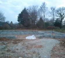 Le dernier petit bout a terminer !
vivement que les cailloux arrivent !!!