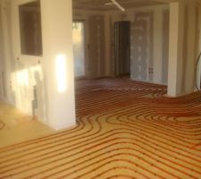 Chauffage au sol - serpentin dans le salon / s&eacute;jour