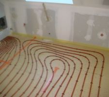 Chauffage au sol - serpentin dans la buanderie