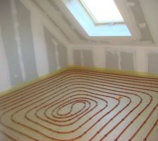 Chauffage au sol - serpentin dans la chambre 2