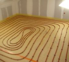 Chauffage au sol - serpentin dans la chambre 3