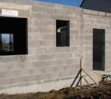 Fa&ccedil;ade arri&egrave;re maison, fen&ecirc;tre cuisine, buanderie, porte garage, fen&ecirc;tre garage