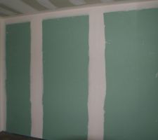 Dans notre chambre notre grand placard de 3m