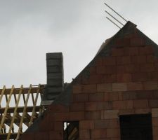 Dépassement conduit feu principal