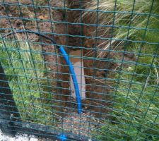 Installation de l'arrivée d'eau sur le terrain depuis la rue, par les services du syndic des eaux. prix de l'installation: 1500 euros !!
