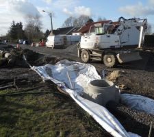 Travaux dans la rue, busage des fossés aprés passage tout à l'égout et passage des fourreaux edf ptt