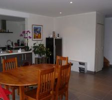 La salle à manger et la cuisine