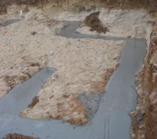 Fondation escalier et d&eacute;croch&eacute; cuisine au fond