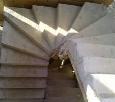 Escaliers de sous sol et etage en b&eacute;ton dos&eacute; &agrave; 350kg inclus coffrage et armature
vue 3